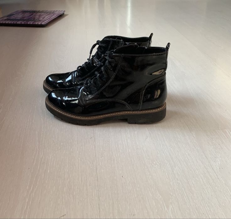 Дамски боти,лачени,черни