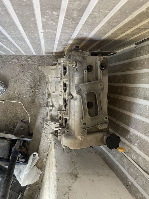 Мотор 1л на спрак , на запчасти .