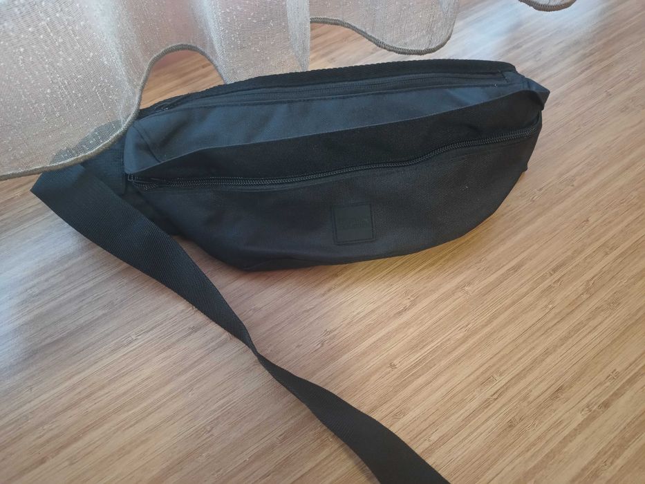 Черна чанта за кръста