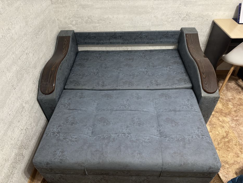 Продается диван в хорошем состоянии.