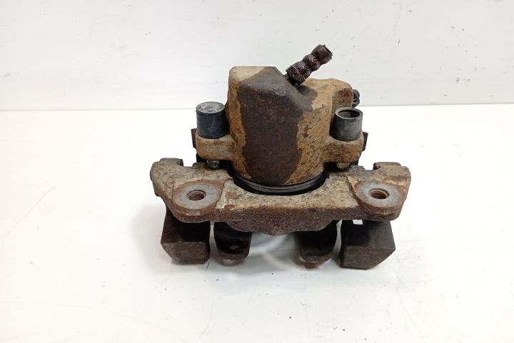 Etrier stanga fata cu suport BMW Seria 3 E46