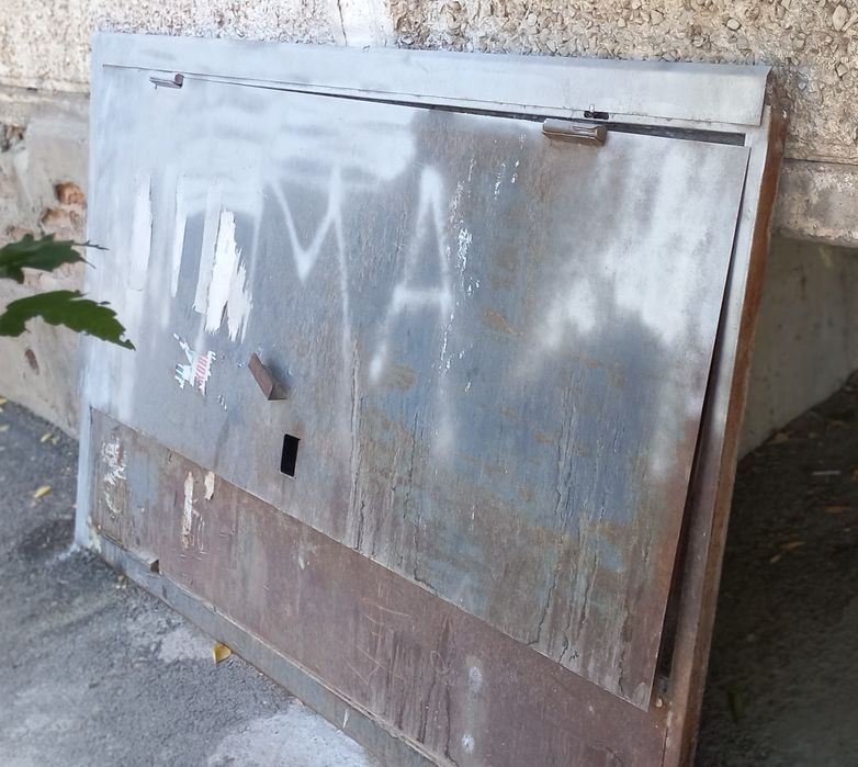 Дверь подъезда 220×135 железная