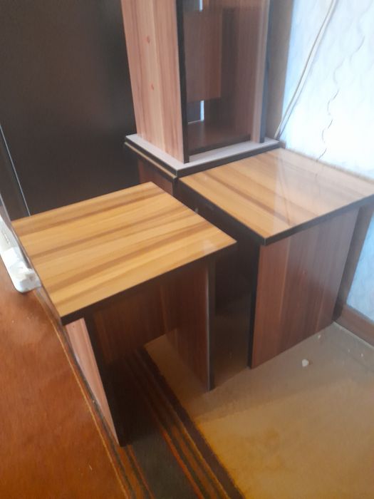 Табуретки с акриловыми крышками