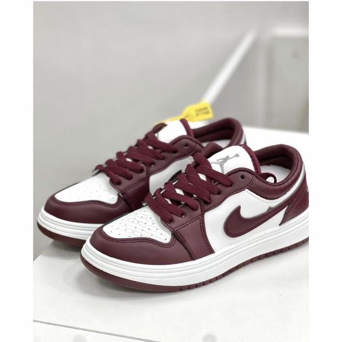 Кросовки бордовый