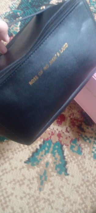 Ayollar Kosmetik sumkasi