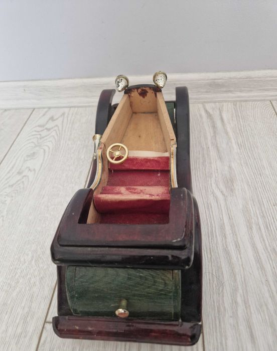 Винтидж кола-кабрио