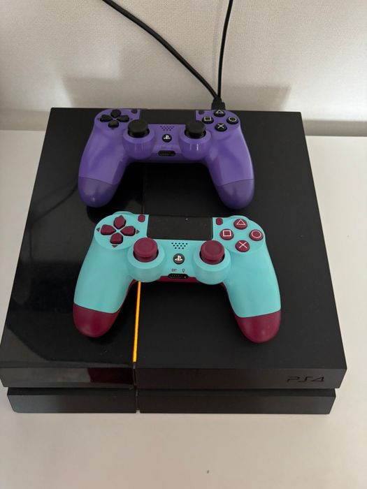 Продам PS 4 в хорошем состоянии