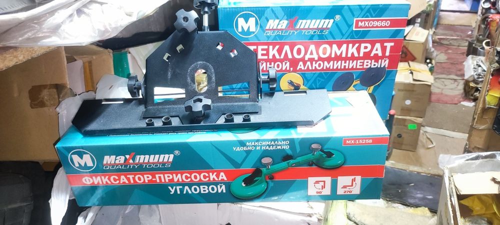 Вакуумная присоска угловая для стекла и керамической плитки.