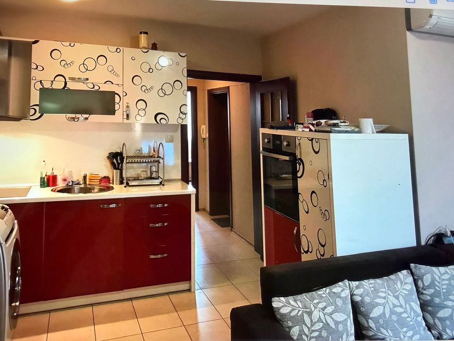 Дава се под наем Тристаен апартамент в Пловдив, Кършияка - 80 кв.м за 598.23 € - Снимка #1