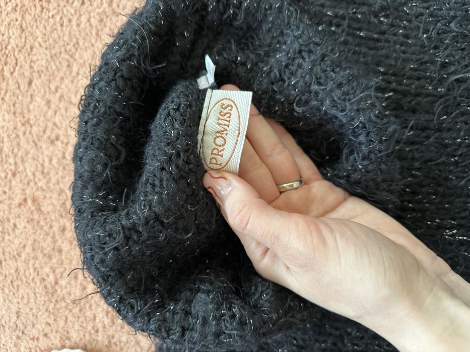 Pulover negru S cu slipici argintiu