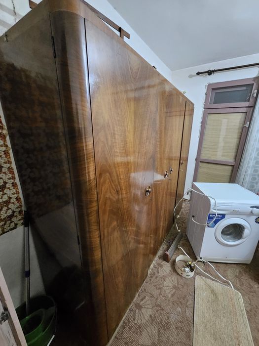 Стара спалня гардероб тоалетка