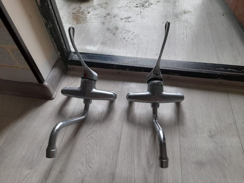 Продам краны для ванной