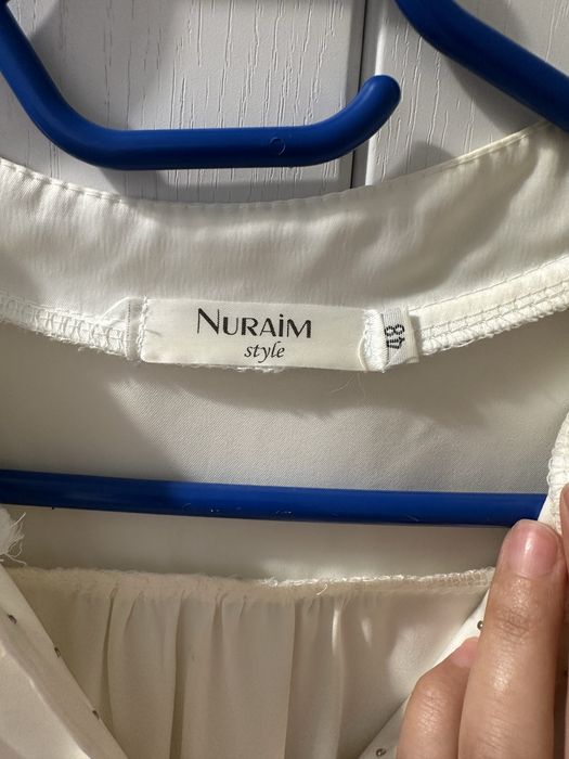 Продам молочного цвета платье