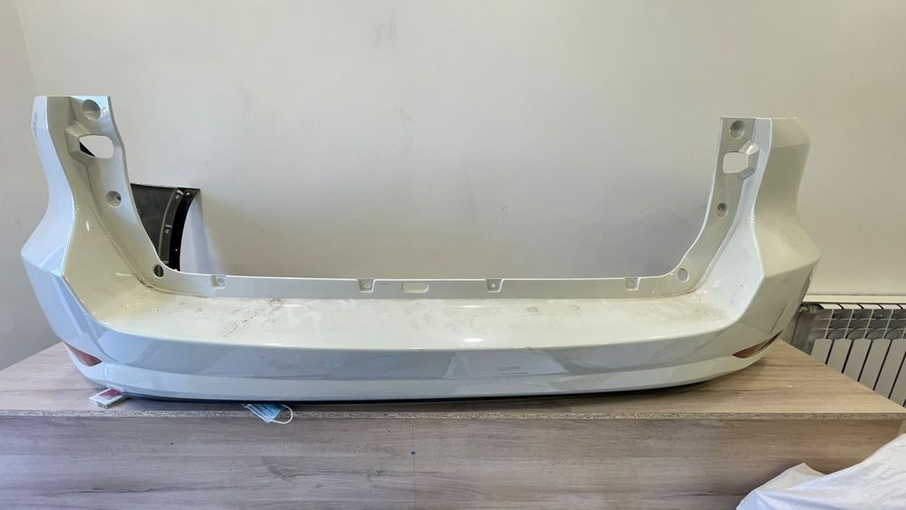 Задний бампер Toyota Fortuner