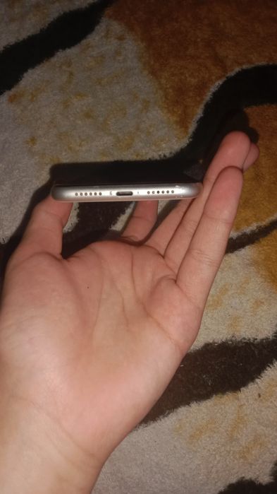 iPhone 11 в хорошем состоянии