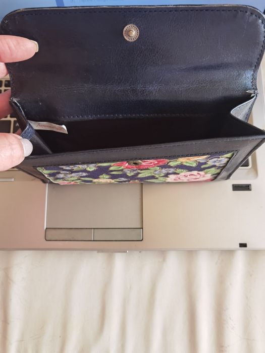 Портмонета естествен материал