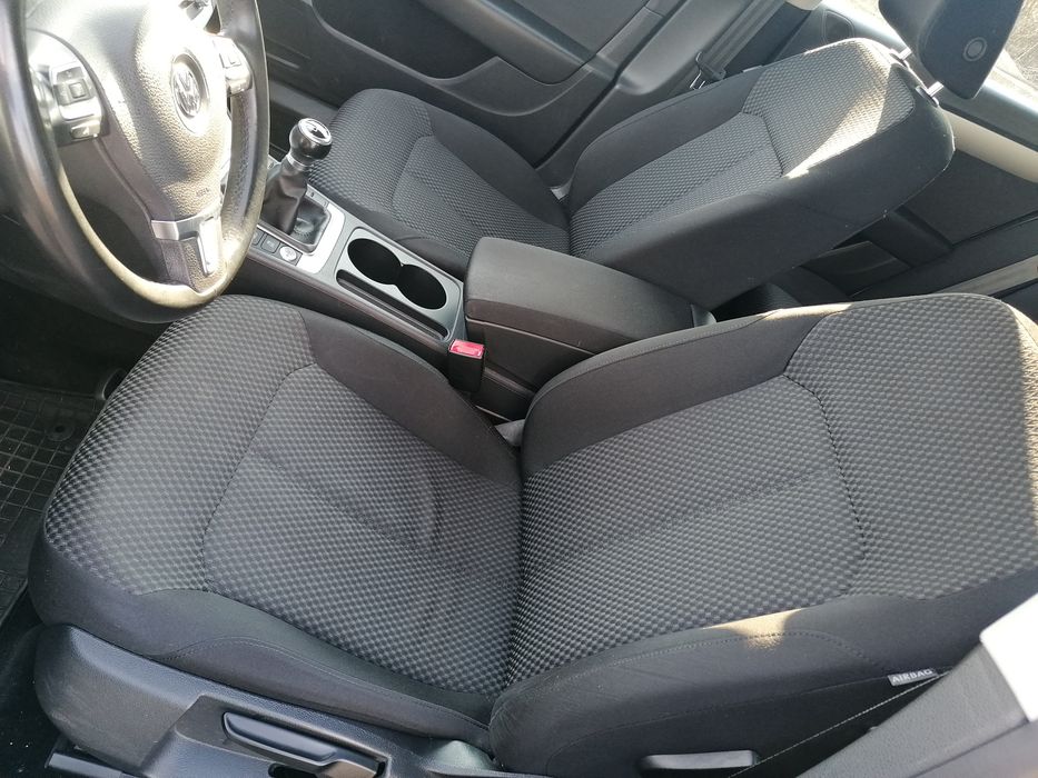 Vând Volkswagen Passsat B7 1.6TDI