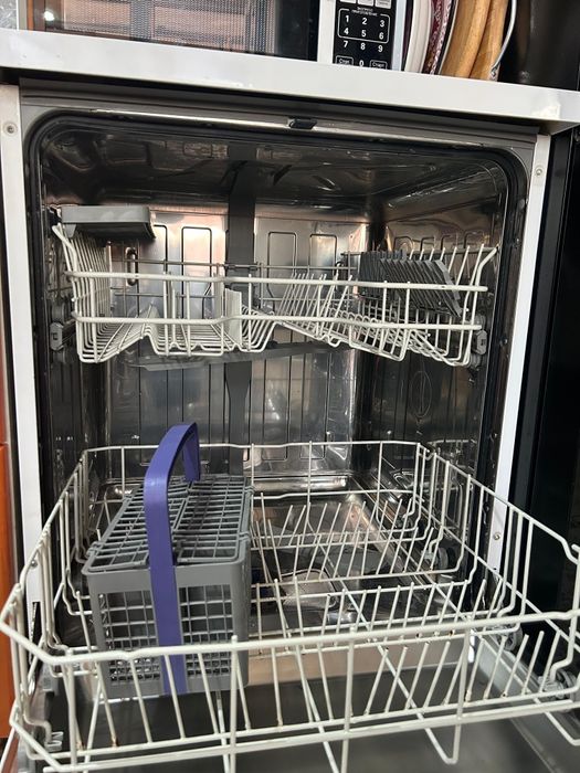 Продам посудомоечную машину