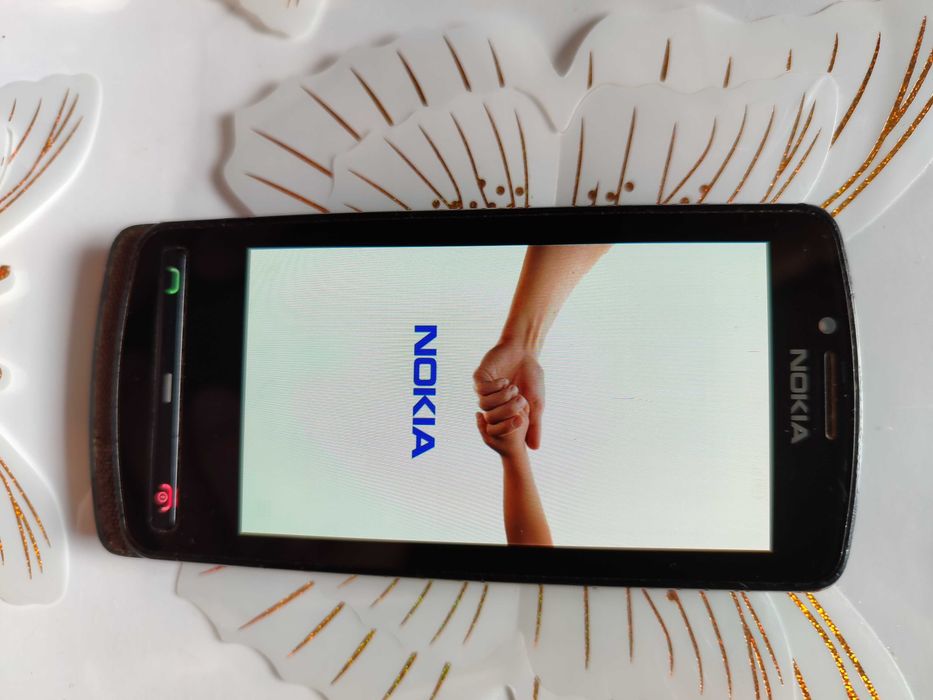 Продаю Nokia 700