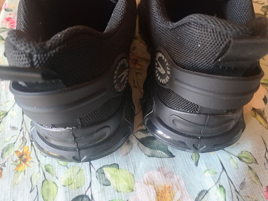 Работни обувки с метално бомбе