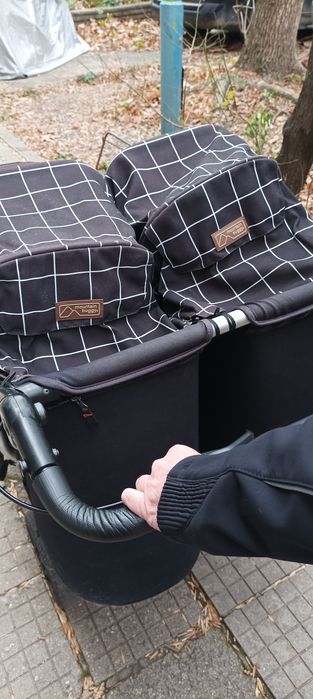 Количка за близнаци