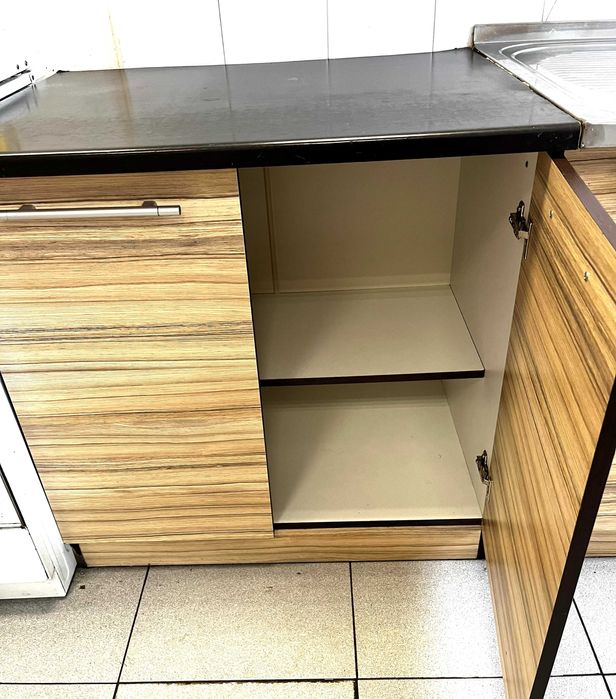 Кухненски шкафове горни и долни с мивка алпака