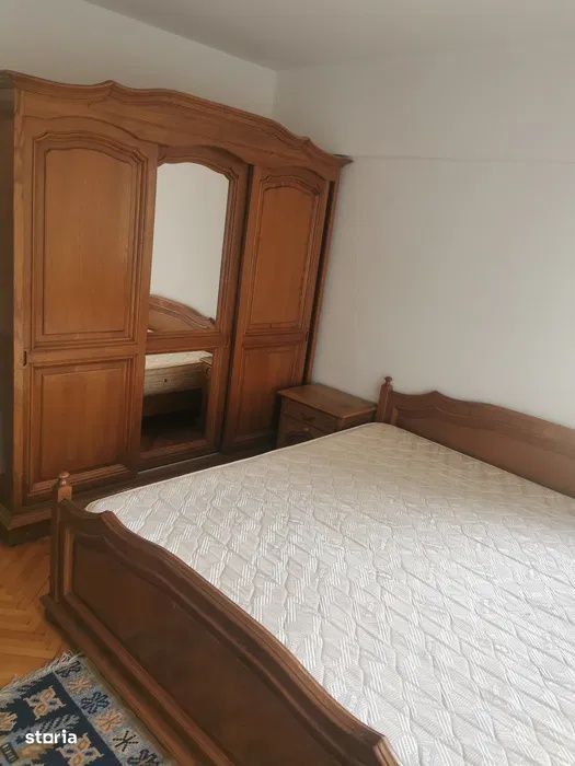 2 camere/langa magazin Unirii/A.C