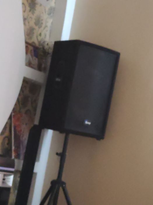 Музыкальная аппаратура.