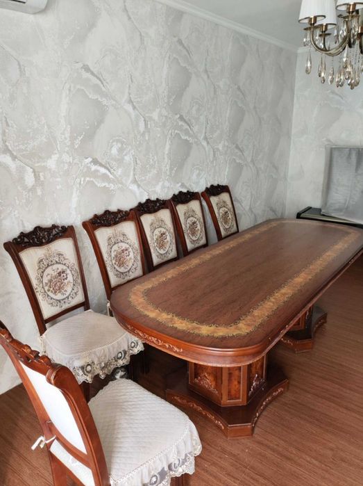 Продаётся стол со стульями