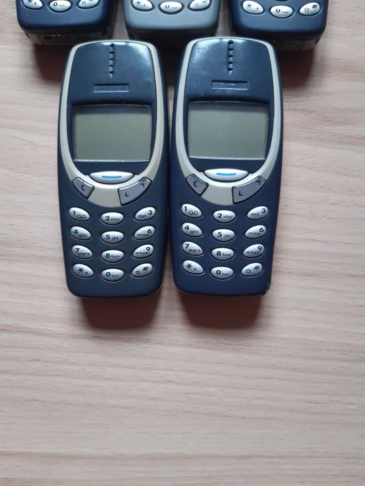 NOKIA 3310 мобилни телефони работещи, без батерии и със зарязни у-ва 4 броя