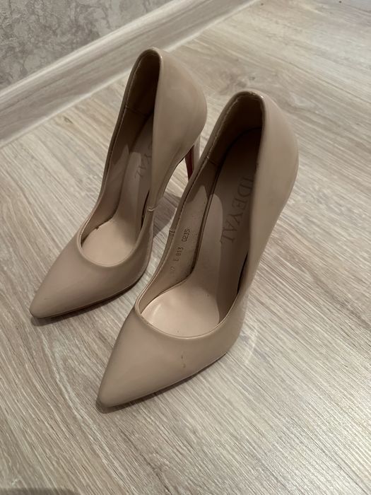 Продам туфли и кроссовки