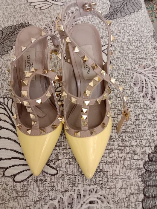 Продам женские туфли