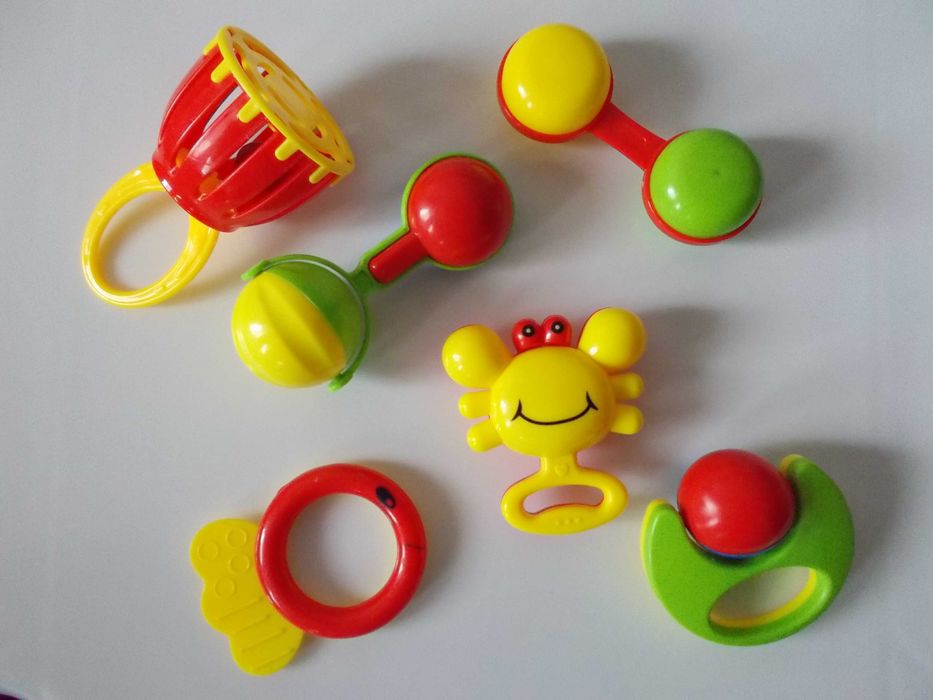 Занимателни бебешки играчки 0-36 мес.