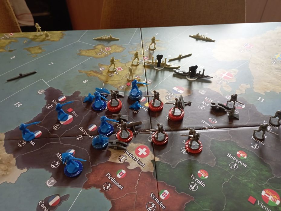 Vând Axis Allies 1914, impecabil, complet cu reguli traduse în română