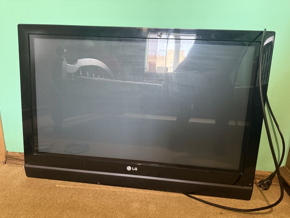 Продам телевизор LG
