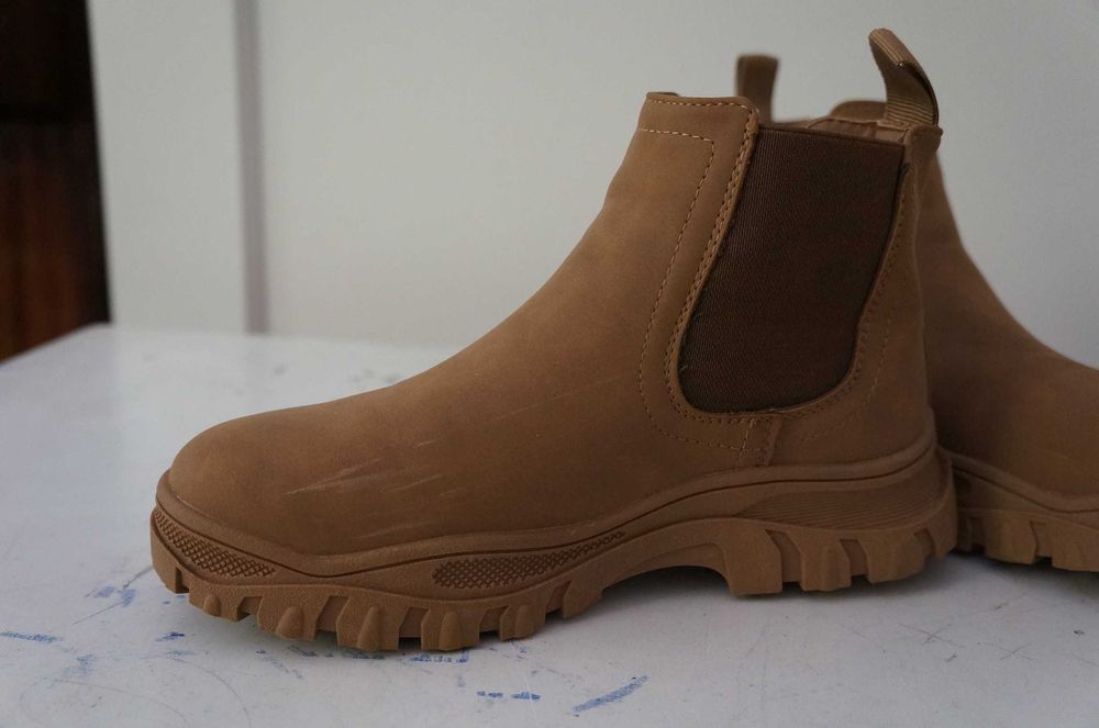 Стилни боти Chelsea на RESERVED 34 номер, отлично състояние