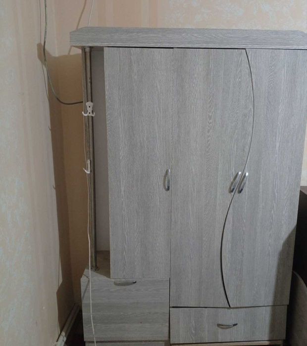 Termz. Detiski shkaf va kravati bilan. Ishlatilmagan pashti. Sotaman