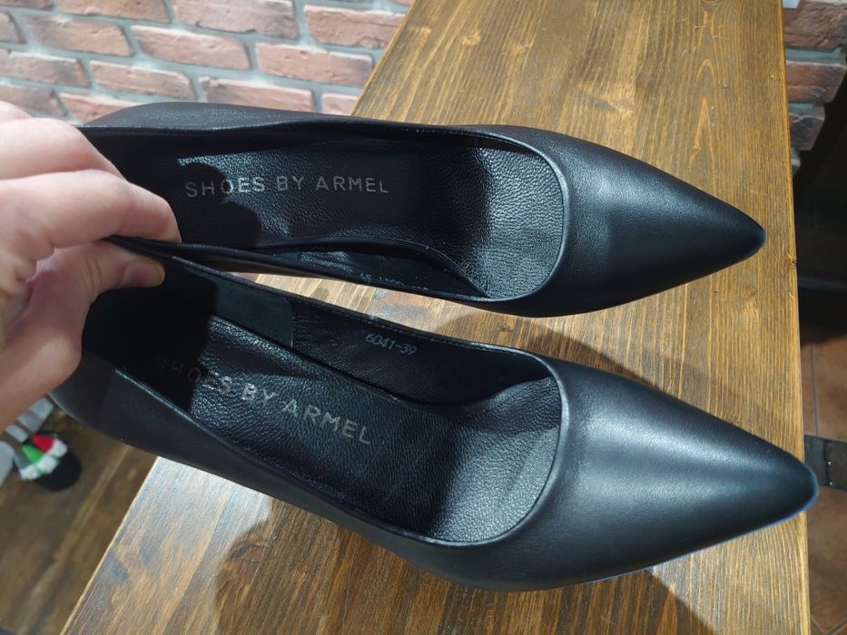 Pantofi stiletto piele noi nouți negri
