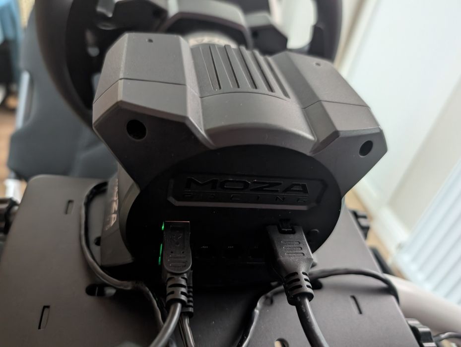 База для симрейсинга Moza r3