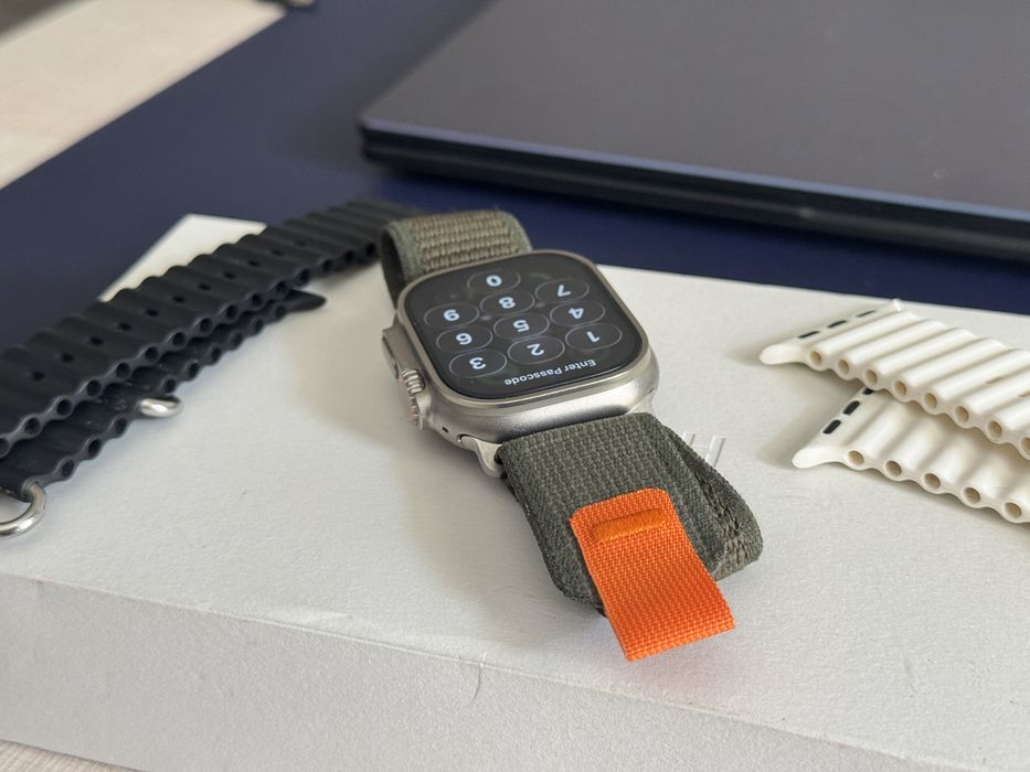 Apple Ultra 49 mm *като нов*  cellular titanium с три каишки