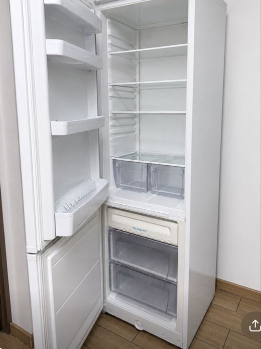 Продам холодильник Indesit (Индезит)