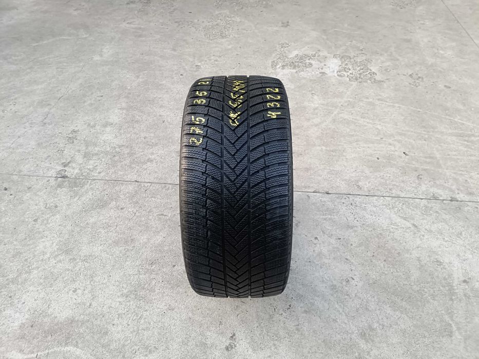 O anvelopa de iarna 275 35 21 bridgestone blizzak LM005 dot 4322