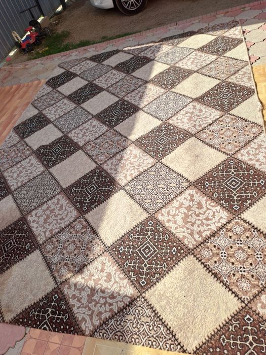 Продаётся ковры разных размеров