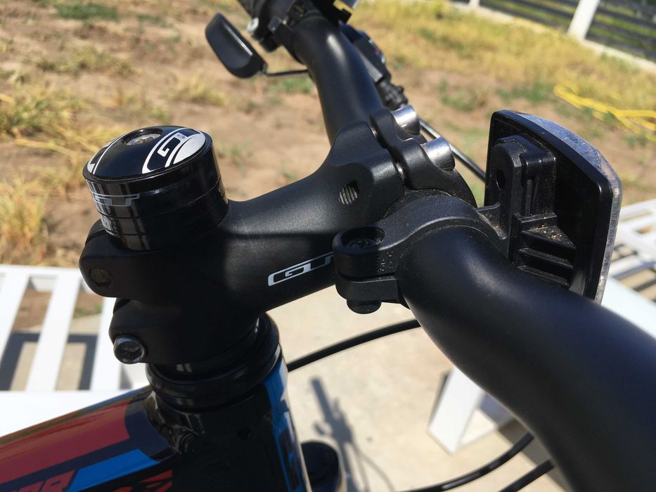 bicicleta tip MTB marca GT pentru adolescenti de 1.58-1.65 m