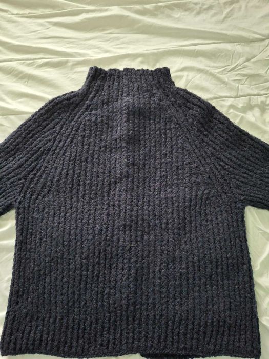 Продавам мъжка жилетка (кардиган като на Pep Guardiola)