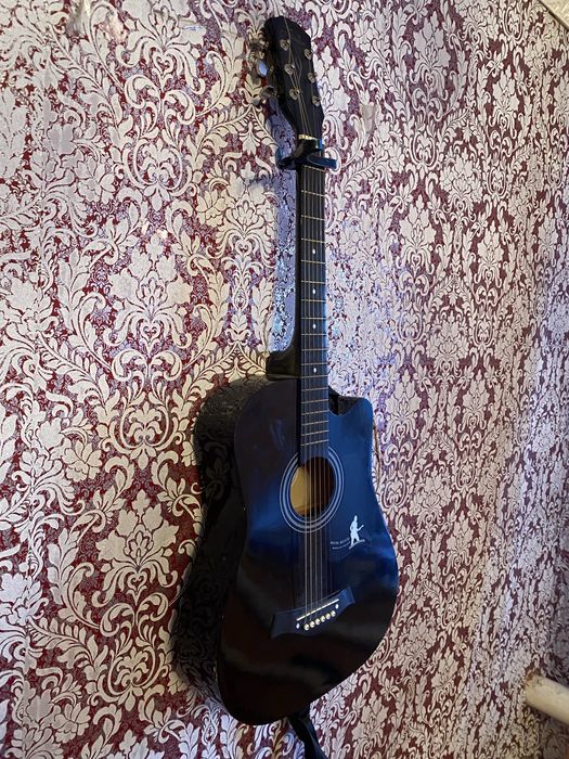 Гитара И домбыра