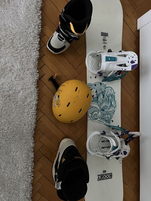 Vand placa snowboard + casca + boots