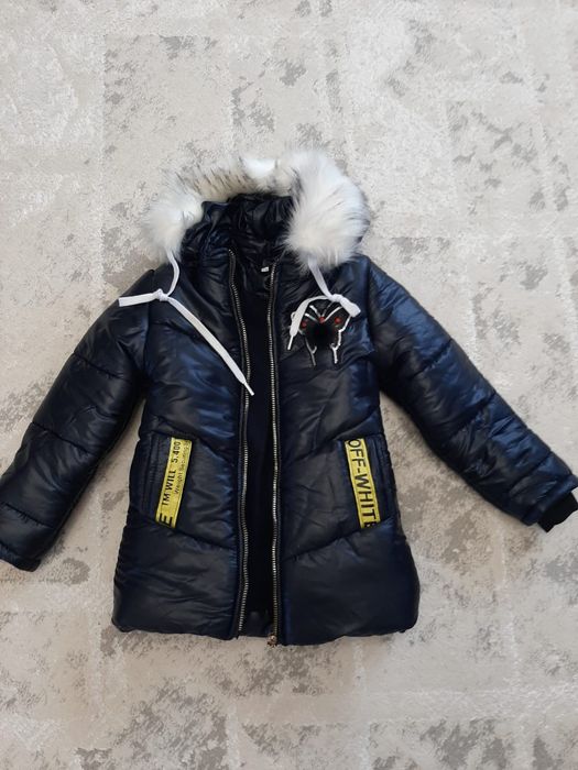 Продам зимнюю куртку на девочку!