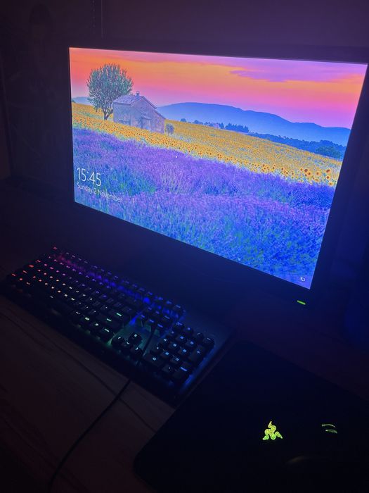 Геймърски компютър с цялостна периферия