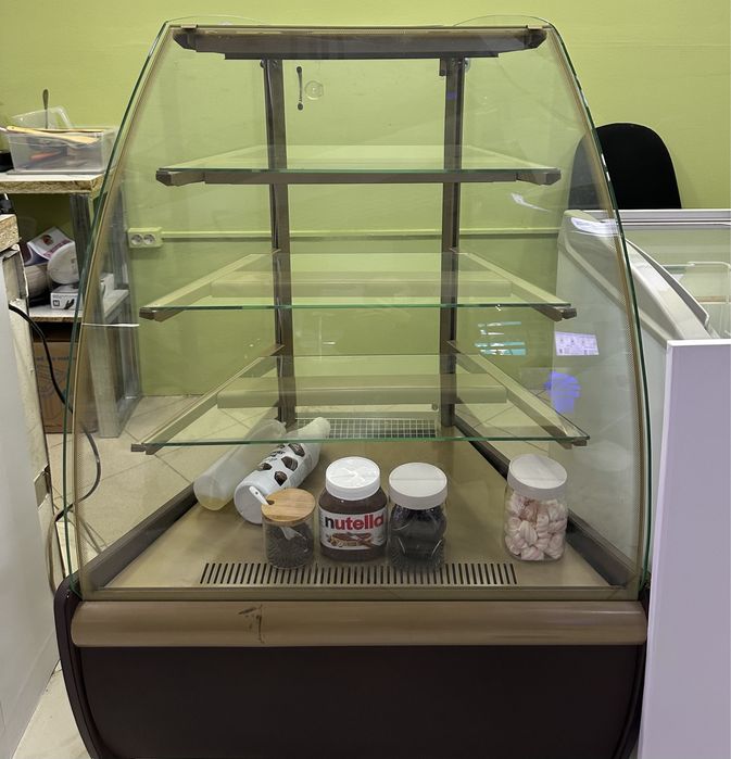 Срочно!продается витрина